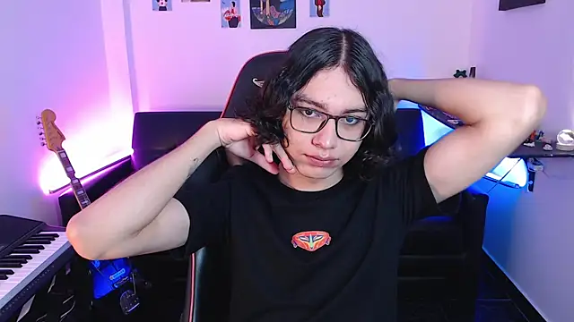 Snapshot of malik_harrison__ chatting on 03-01-25, 03:16 malik harrison   online show from 03-01-25, 03:16