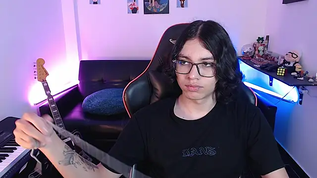 Snapshot of malik_harrison__ chatting on 03-06-25, 07:21 malik harrison   online show from 03-06-25, 07:21