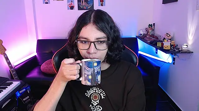 Snapshot of malik_harrison__ chatting on 03-17-25, 02:45 malik harrison   online show from 03-17-25, 02:45