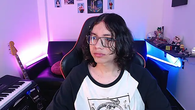 Snapshot of malik_harrison__ chatting on 03-18-25, 03:31 malik harrison   online show from 03-18-25, 03:31