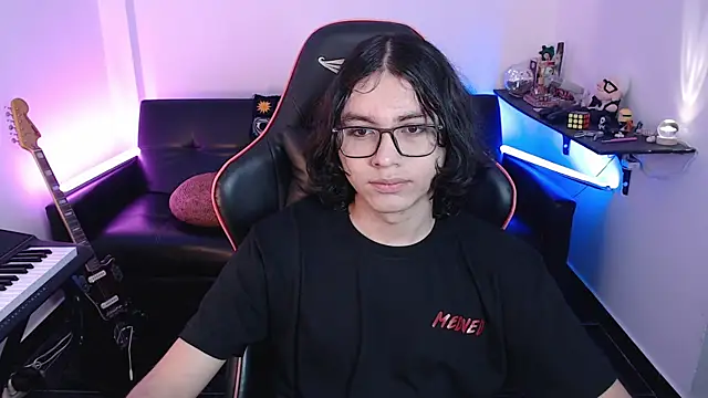 Snapshot of malik_harrison__ chatting on 03-22-25, 02:36 malik harrison   online show from 03-22-25, 02:36