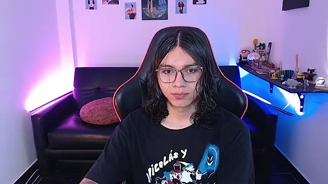 Snapshot of malik_harrison__ chatting on 09-15-25, 03:45 malik harrison   online show from 09-15-25, 03:45