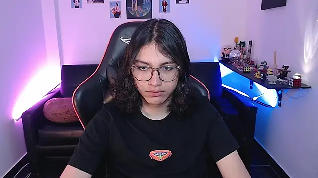 Snapshot of malik_harrison__ chatting on 10-17-25, 02:52 malik harrison   online show from 10-17-25, 02:52