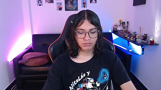 Snapshot of malik_harrison__ chatting on 10-29-25, 03:58 malik harrison   online show from 10-29-25, 03:58