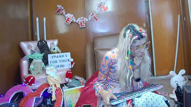 Skinygirl online show from 12-27-24, 11:42