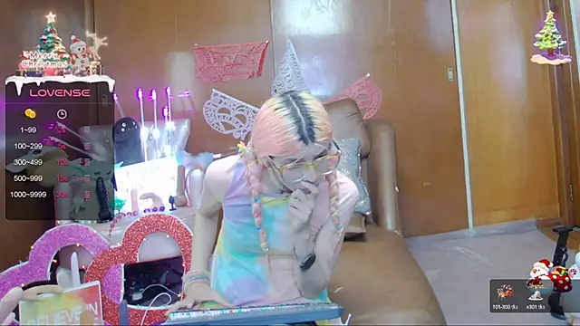 Skinygirl online show from 02-21-25, 11:32