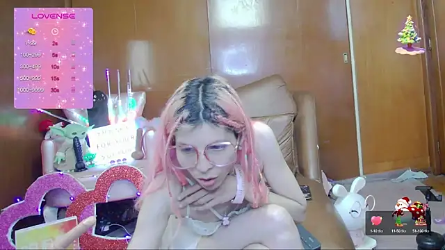 Skinygirl online show from 10-17-25, 01:09