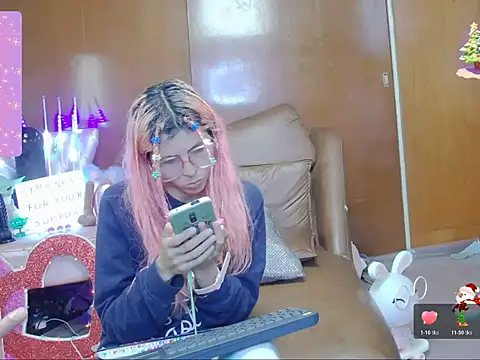 Skinygirl online show from 10-19-25, 02:01