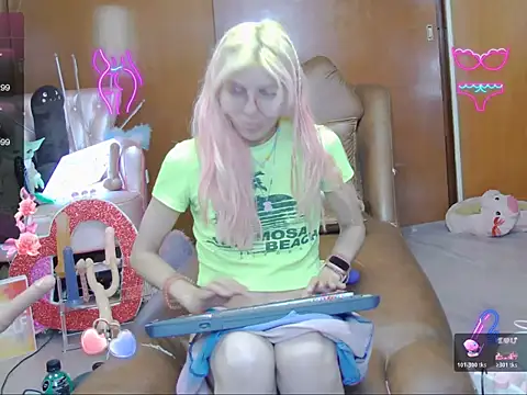 Skinygirl online show from 11-17-25, 11:43