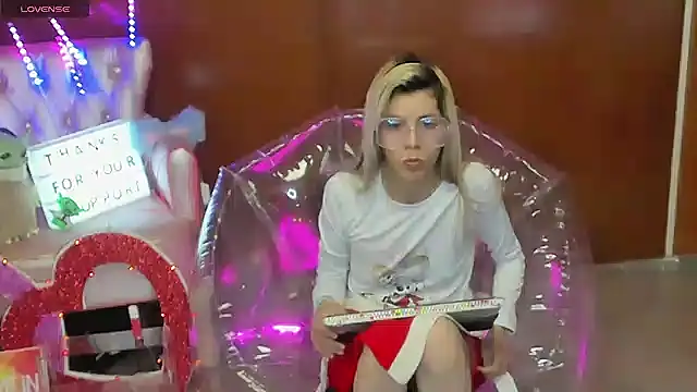 Skinygirl online show from 02-25-26, 11:58