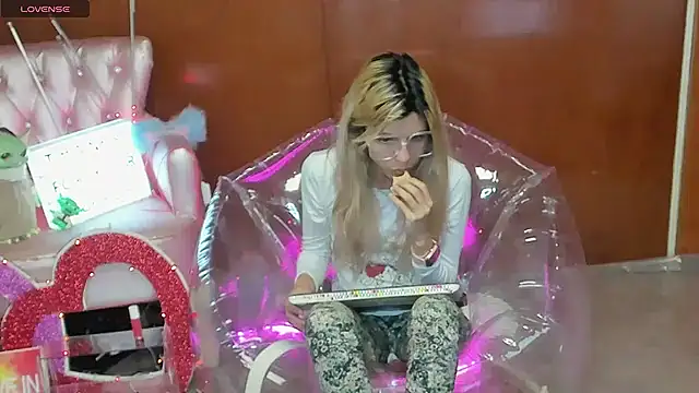 Skinygirl online show from 02-26-26, 10:20