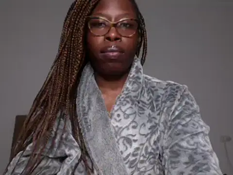 Snapshot of MadamIndigo chatting on 01-05-25, 03:11 MadamIndigo online show from 01-05-25, 03:11