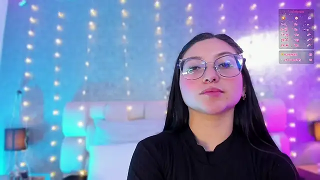 Snapshot of lucy_neil chatting on 01-06-25, 10:05 lucy neil online show from 01-06-25, 10:05