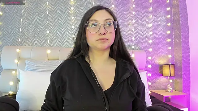 Snapshot of lucy_neil chatting on 01-08-25, 07:03 lucy neil online show from 01-08-25, 07:03