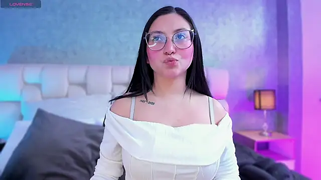 Snapshot of lucy_neil chatting on 01-25-25, 07:07 lucy neil online show from 01-25-25, 07:07