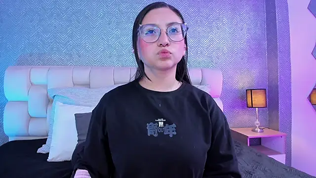 Snapshot of lucy_neil chatting on 01-27-25, 07:03 lucy neil online show from 01-27-25, 07:03