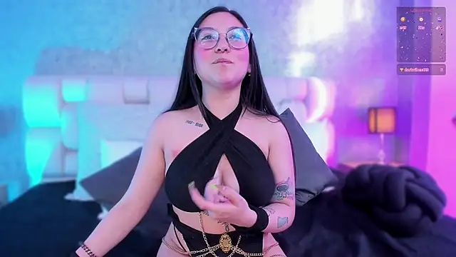 Snapshot of lucy_neil chatting on 01-31-25, 10:10 lucy neil online show from 01-31-25, 10:10