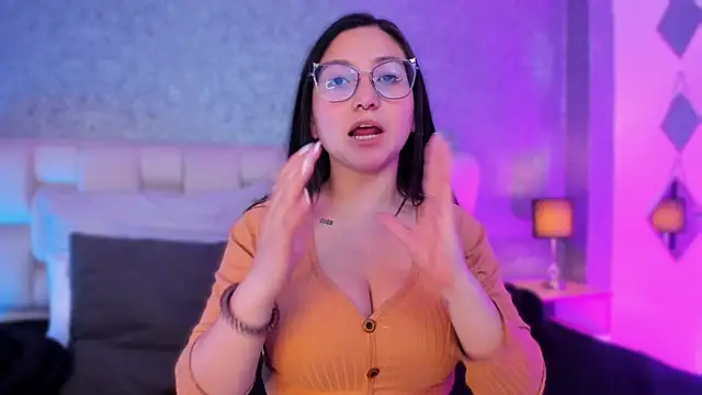 Snapshot of lucy_neil chatting on 02-07-25, 11:34 lucy neil online show from 02-07-25, 11:34