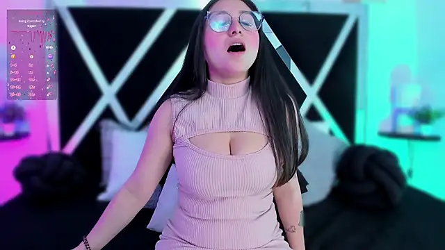 Snapshot of lucy_neil chatting on 02-13-25, 07:10 lucy neil online show from 02-13-25, 07:10