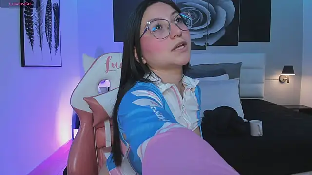 Snapshot of lucy_neil chatting on 03-15-25, 07:05 lucy neil online show from 03-15-25, 07:05