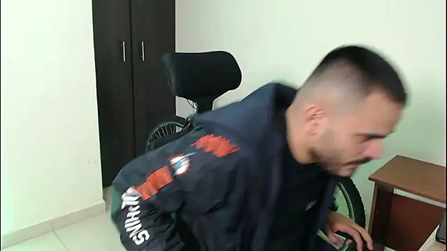 Snapshot of cowboyht chatting on 11-15-25, 07:10 cowboyht online show from 11-15-25, 07:10