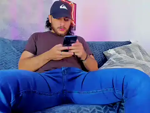 tuyo1995 online show from 11-12-25, 03:23