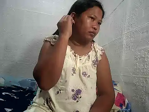 Snapshot of sweethotmom chatting on 10-17-25, 09:28 sweethotmom online show from 10-17-25, 09:28