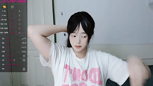 QiuPeiPeimmm online show from 10-04-25, 01:09