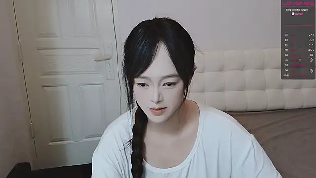 QiuPeiPeimmm online show from 11-10-25, 12:20