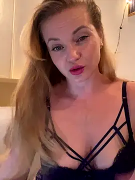 Snapshot of Lady__Maria chatting on 11-08-25, 04:07 Lady Maria online show from 11-08-25, 04:07