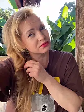 Snapshot of Lady__Maria chatting on 11-20-25, 10:15 Lady Maria online show from 11-20-25, 10:15