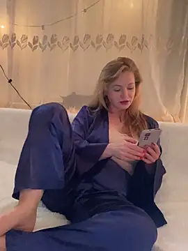 Snapshot of Lady__Maria chatting on 12-02-25, 03:51 Lady Maria online show from 12-02-25, 03:51