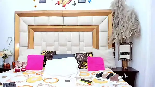 BellaKarla online show from 01-25-25, 07:39