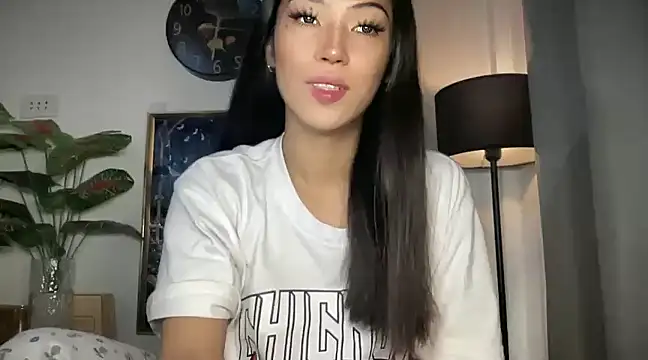 Bella Gordon online show from 02-16-25, 10:32