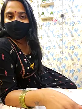 Snapshot of Queen_Anushka69 chatting on 02-16-25, 06:43 Queen Anushka69 online show from 02-16-25, 06:43