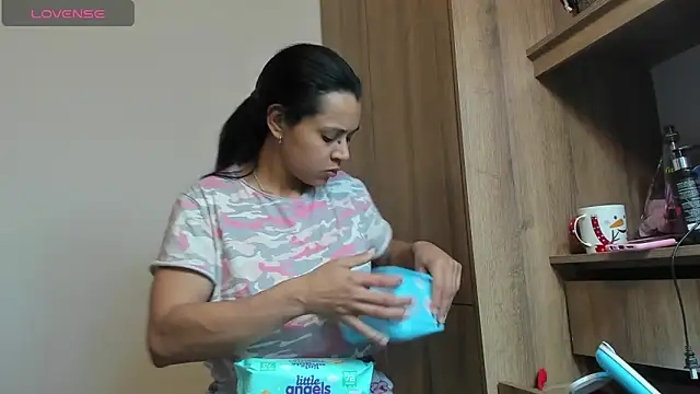 Snapshot of Bessie32 chatting on 03-10-25, 12:37 Bessie32 online show from 03-10-25, 12:37