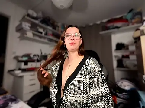 Snapshot of Amai_Live chatting on 11-08-25, 04:56 Amai Live online show from 11-08-25, 04:56