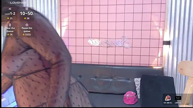 mensia hernandz online show from 10-18-25, 01:34