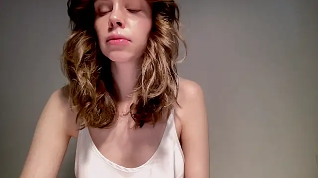 Nikki Mimimi online show from 12-15-24, 10:18