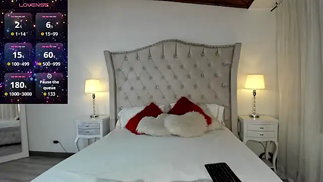 Naughtykitty4 online show from 10-04-25, 10:19