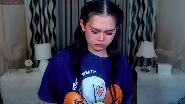 Snapshot of Ella_Fantasiax chatting on 10-19-25, 06:36 Ella Fantasiax online show from 10-19-25, 06:36