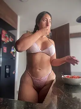 daniela henao online show from 12-04-25, 08:06