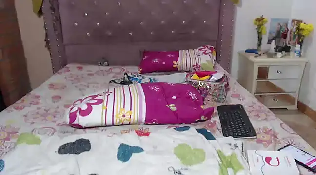 Snapshot of isabelle_adj chatting on 02-14-25, 08:10 isabelle adj online show from 02-14-25, 08:10