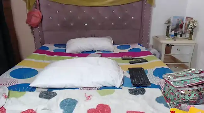 Snapshot of isabelle_adj chatting on 03-07-25, 08:34 isabelle adj online show from 03-07-25, 08:34