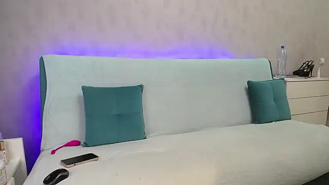 Snapshot of LindyVSAndy chatting on 11-08-25, 12:22 LindyVSAndy online show from 11-08-25, 12:22