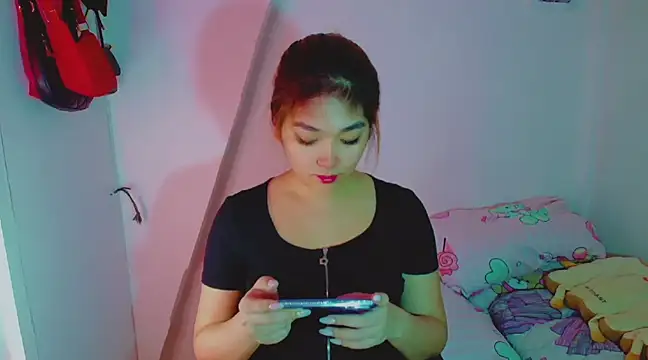 TR4NSCUTI3 online show from 12-28-24, 05:46