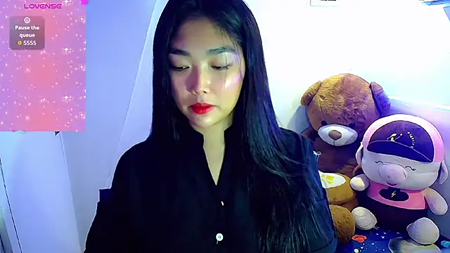 TR4NSCUTI3 online show from 09-30-25, 06:13