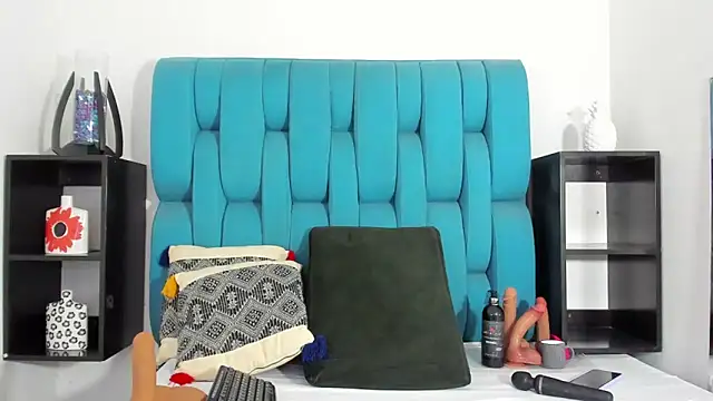 Keira Lennox online show from 03-06-25, 01:03