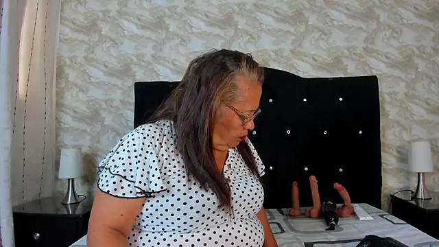 Keira Lennox online show from 10-21-25, 11:33