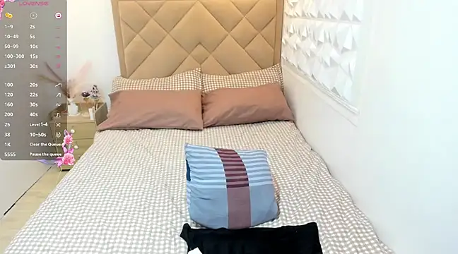 Snapshot of TsHeartXxx chatting on 03-05-25, 09:05 TsHeartXxx online show from 03-05-25, 09:05